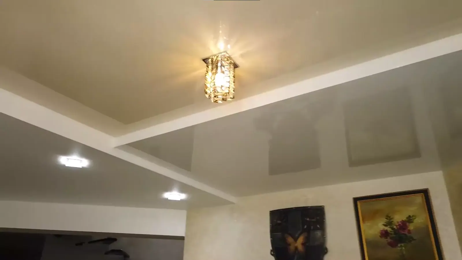 Многоуровневый бежевый натяжной потолок с подсветкой — Орехово-Зуево, улица Барышникова, 13 к2, фото 3